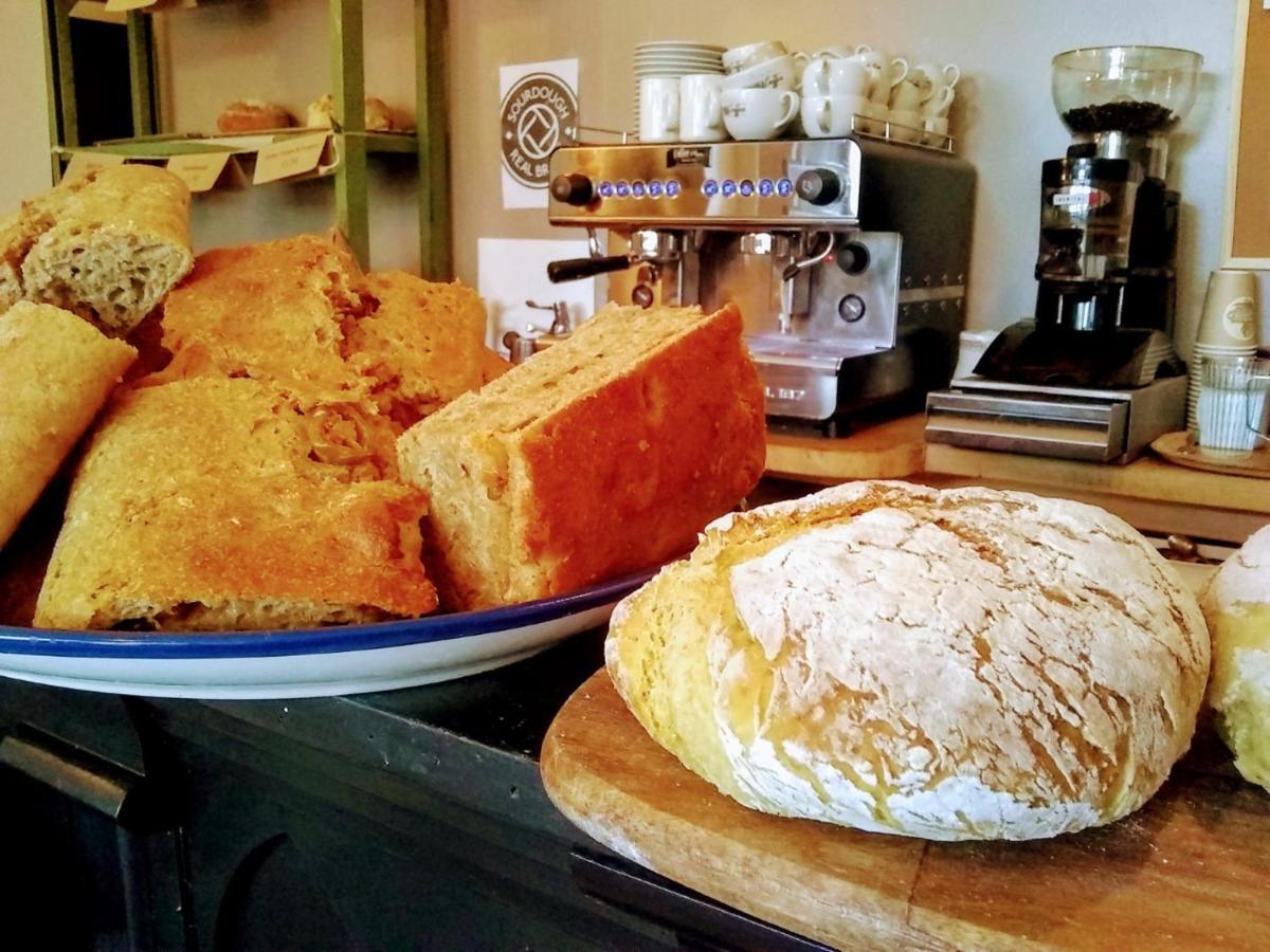 The Bear Bread Bakery B&B, Ensuite Rooms Above The Bakery, Colyton Ngoại thất bức ảnh